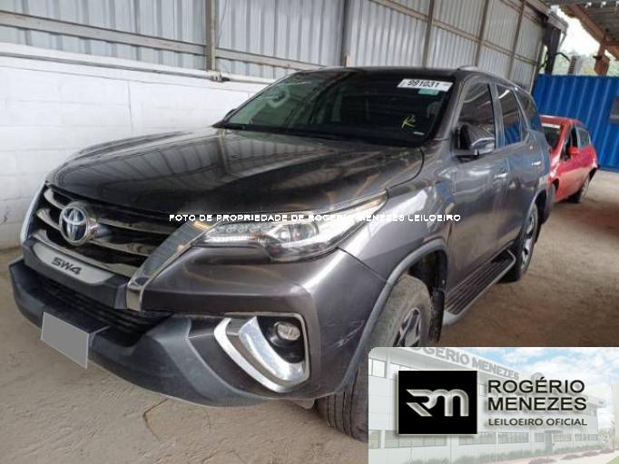 TOYOTA HILUX SW4 19/20 TOYOTA HILUX SW4 19/20